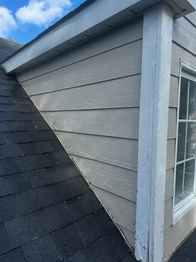 Après — Nettoyage complet extérieur ✨ Gouttières, revêtement et vitres — une maison qui respire à nouveau. 🏠💧 📋 Soumission gr