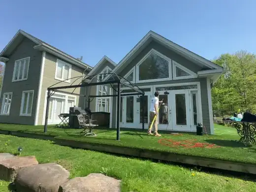 Notre 16ième et plus grosse maison de l’année. Plus que 75 vitres bien nettoyer